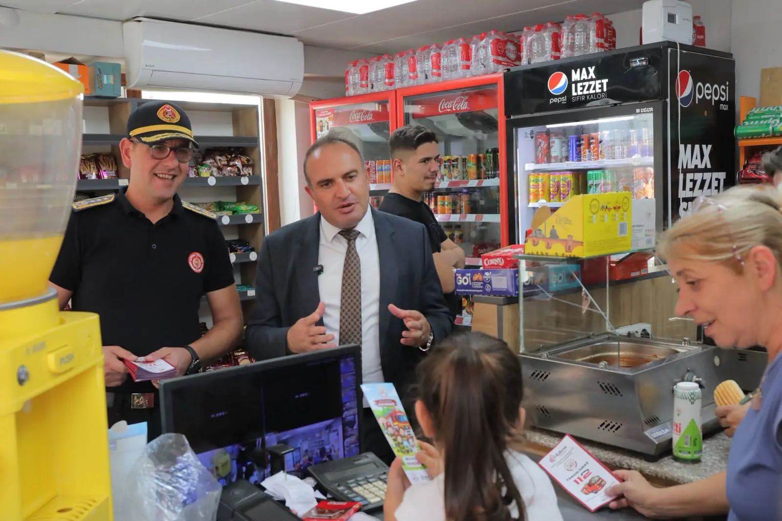 EDİRNE İTFAİYESİNDEN İTFAİYE HAFTASI’NDA ESNAFA YANGIN GÜVENLİĞİ BİLGİLENDİRMESİ galeri görseli